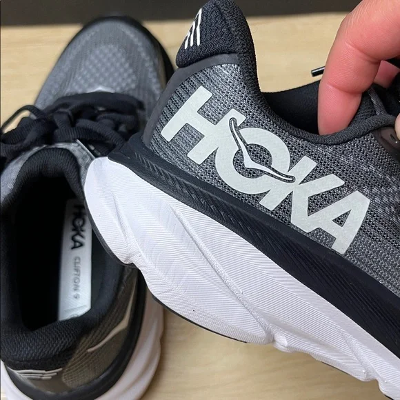 HOKA Kids' Grade School Clifton 9 Running Shoes, SIZE 3 1/2 - Picture 8 of 10